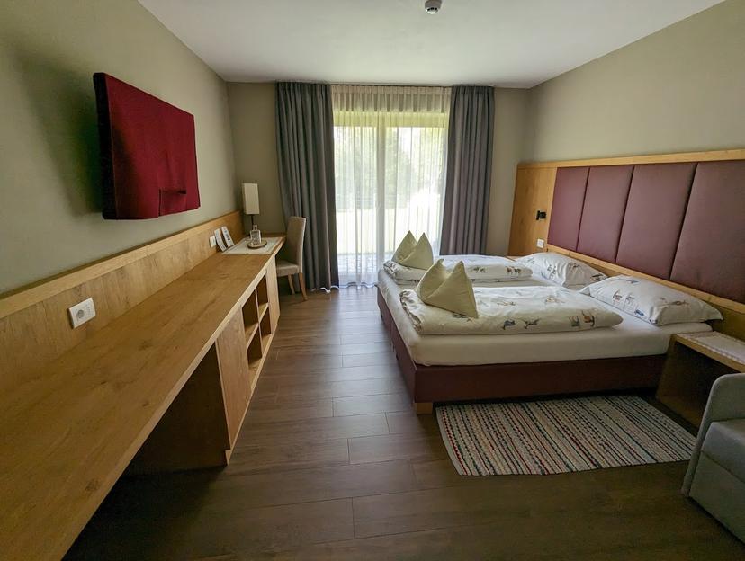 Rifugio Fanes se traduit en français par "Refuge Fanes". image 2