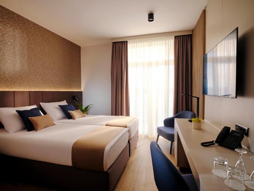 Hotel Riviera image 2