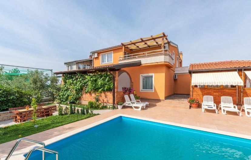 Apartment Complex Villa Visnjan with Pool image 1