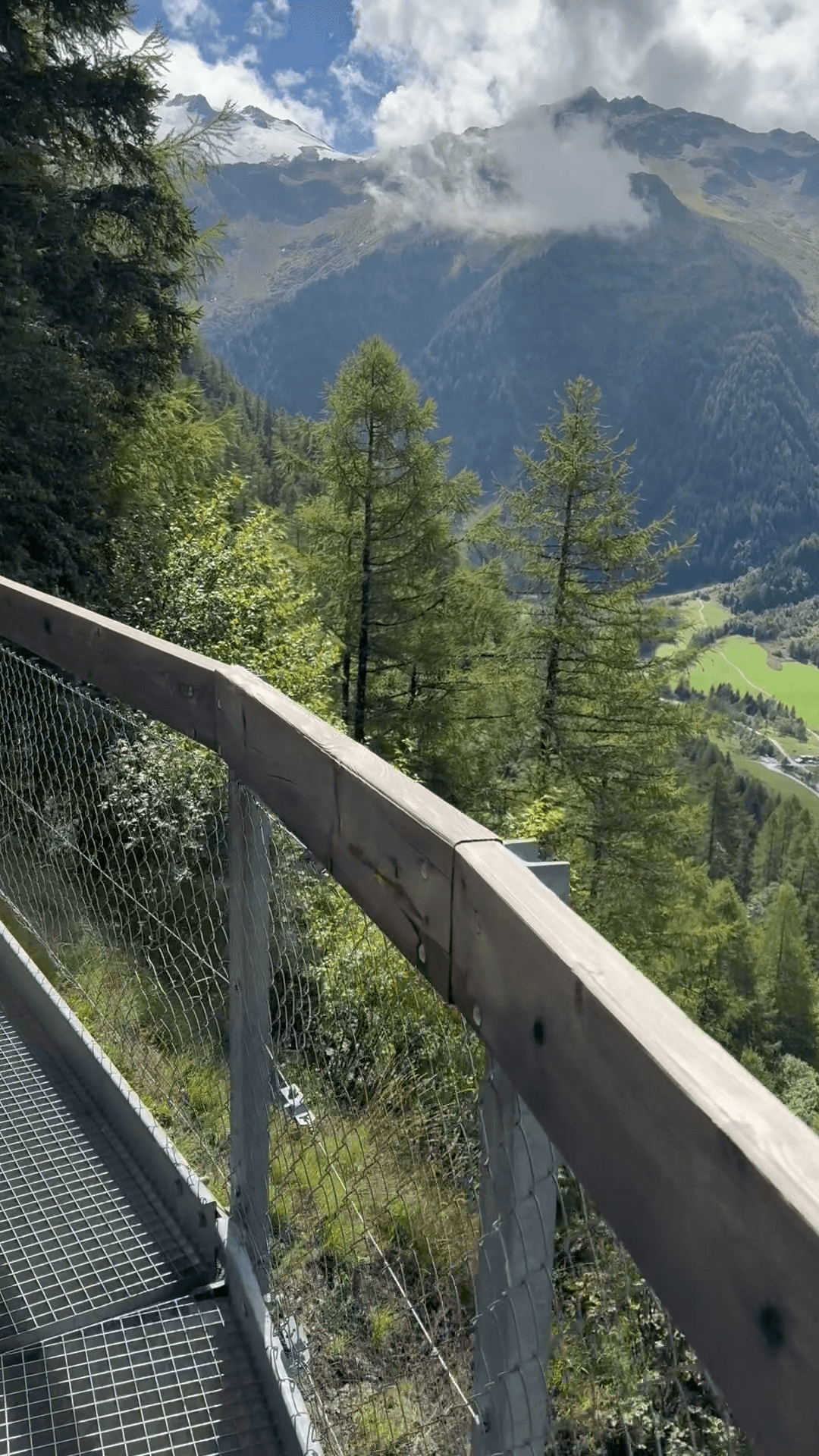@hikingtours