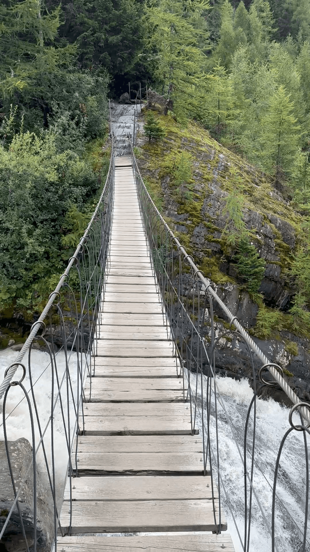 @hikingtours