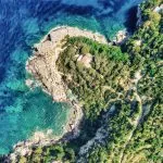 The clear waters of punta campanella